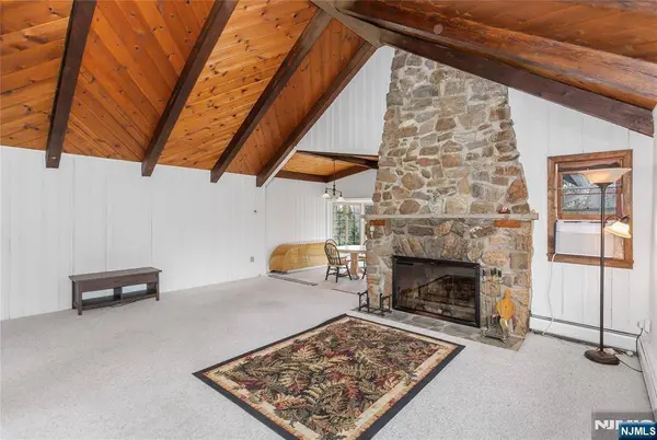 6 Partridge TRL, Kinnelon Borough, NJ 07405