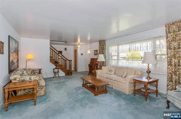 557 Taunton RD, Wyckoff, NJ 07481