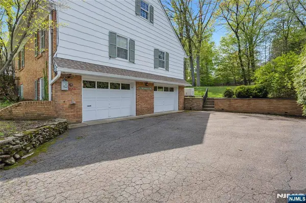 557 Taunton RD, Wyckoff, NJ 07481