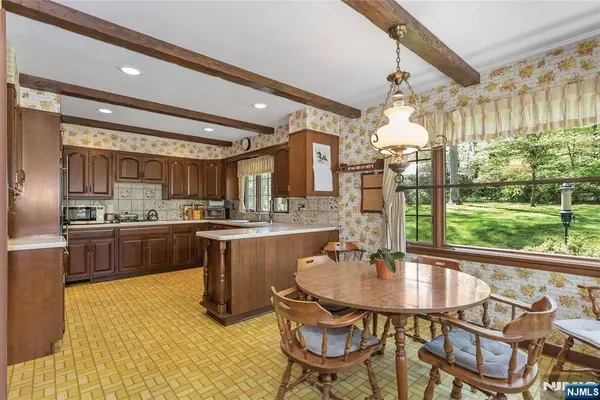557 Taunton RD, Wyckoff, NJ 07481