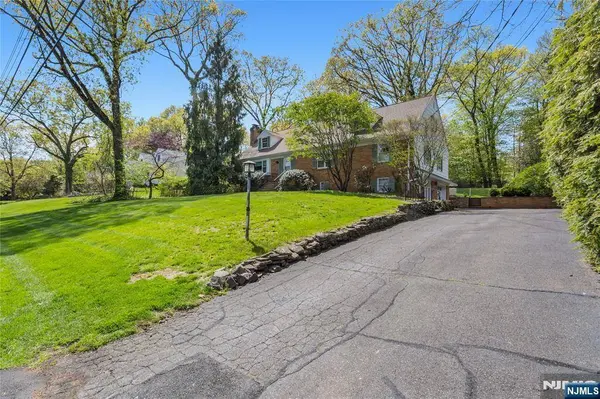 557 Taunton RD, Wyckoff, NJ 07481
