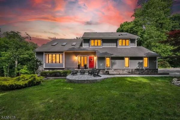 11 Hemlock Ln, Kinnelon Boro, NJ 07405