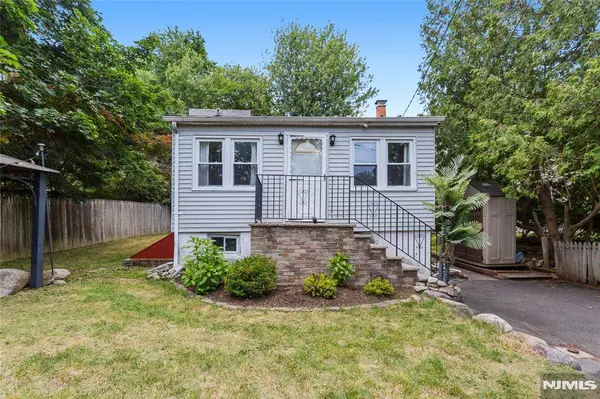 1 Highland AVE, West Milford, NJ 07480