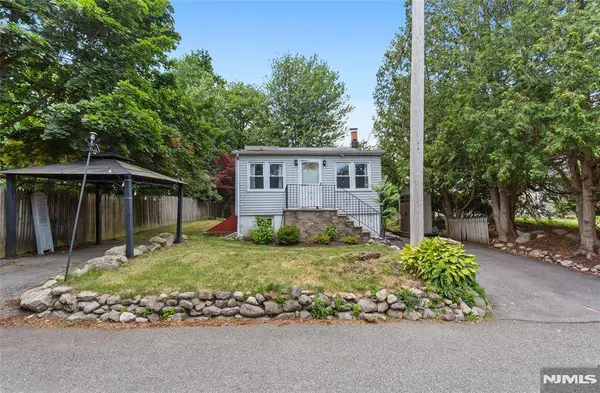 1 Highland AVE, West Milford, NJ 07480