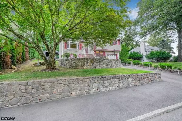 95 Knolls Rd, Bloomingdale Boro, NJ 07403