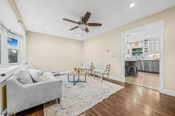 95 Knolls Rd, Bloomingdale Boro, NJ 07403