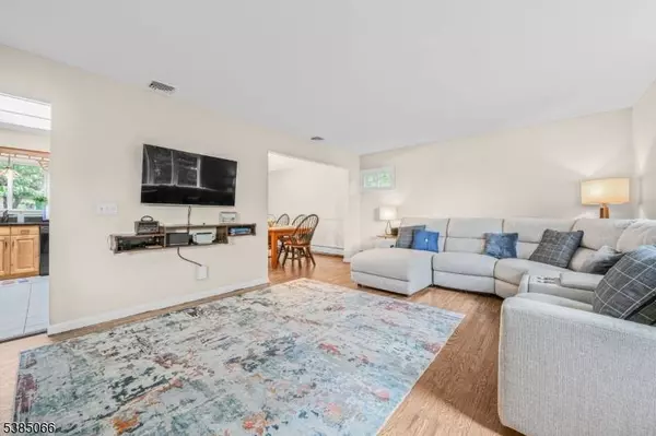 18 Juniper Ter, Ringwood Boro, NJ 07456