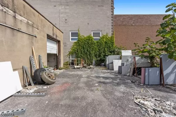 32 California Ave, Paterson City, NJ 07503