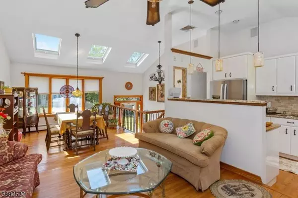 6 Mulberry Trl, Kinnelon Boro, NJ 07405