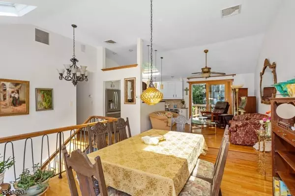 6 Mulberry Trl, Kinnelon Boro, NJ 07405