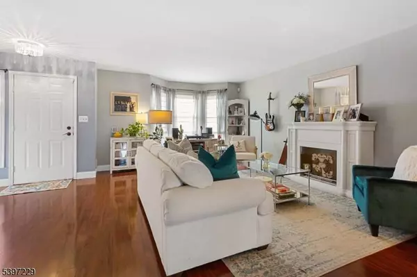 128 Hawthorne Ct, Rockaway Twp., NJ 07866