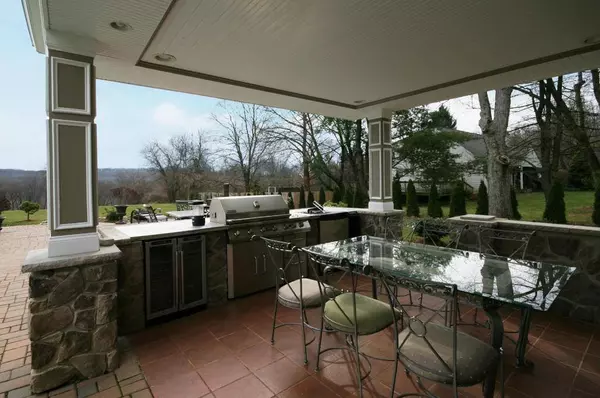 45 Alize Dr, Kinnelon Boro, NJ 07405