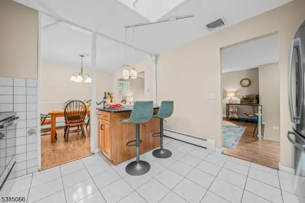 18 Juniper Ter, Ringwood Boro, NJ 07456
