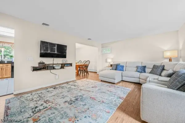 18 Juniper Ter, Ringwood Boro, NJ 07456