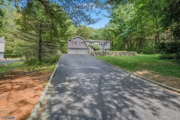 18 Juniper Ter, Ringwood Boro, NJ 07456