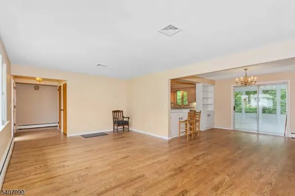 3 Mulberry Trl, Kinnelon Boro, NJ 07405