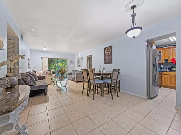 7825 Miller Dr #C212, Miami, FL 33155