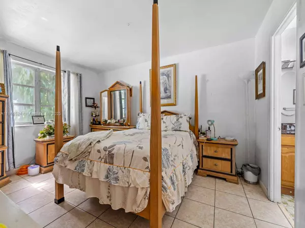 7825 Miller Dr #C212, Miami, FL 33155