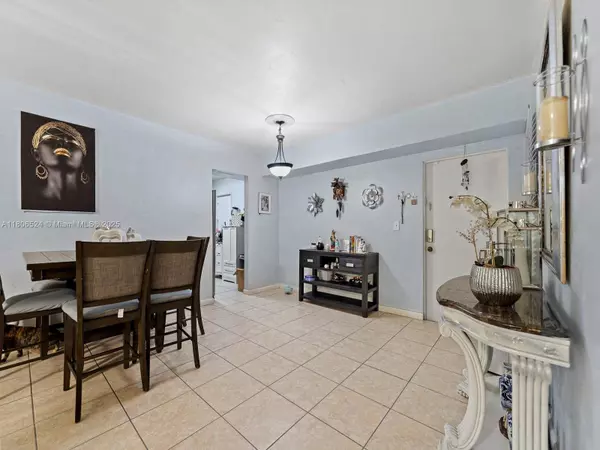 7825 Miller Dr #C212, Miami, FL 33155