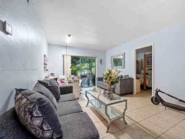 7825 Miller Dr #C212, Miami, FL 33155