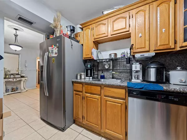 7825 Miller Dr #C212, Miami, FL 33155