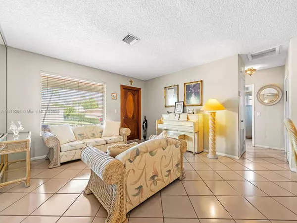 2232 SW 82nd Ct, Miami, FL 33155