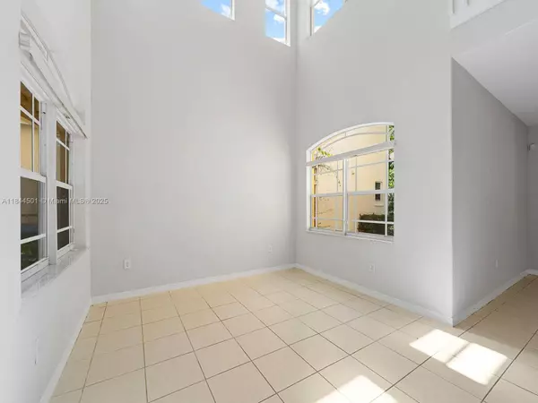 8933 SW 206th St, Cutler Bay, FL 33189