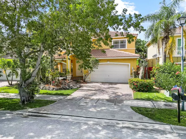 8933 SW 206th St, Cutler Bay, FL 33189