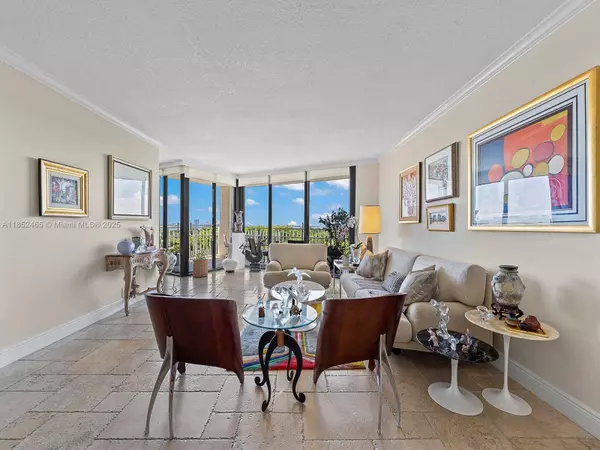 1000 Quayside Ter #706, Miami, FL 33138