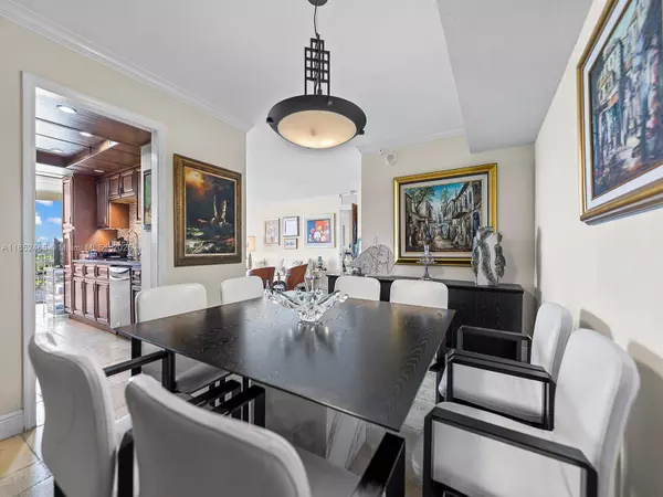 1000 Quayside Ter #706, Miami, FL 33138