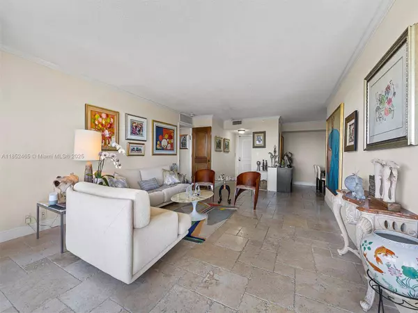 1000 Quayside Ter #706, Miami, FL 33138