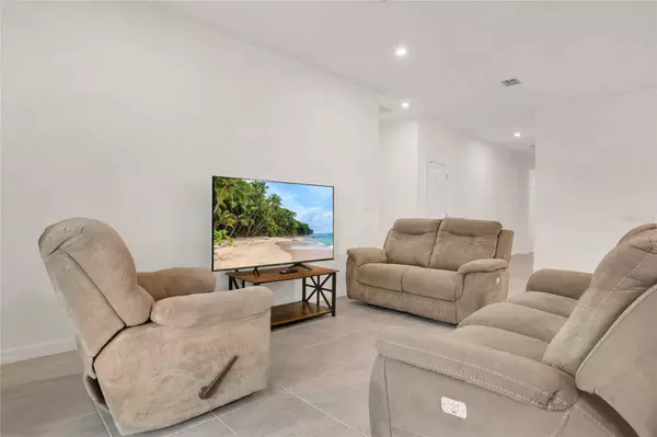 1838 BLUE LAGOON CIR, Mascotte, FL 34753