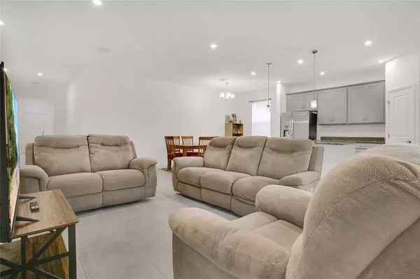 1838 BLUE LAGOON CIR, Mascotte, FL 34753