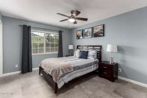 3923 S Dorsey Ln, Tempe, AZ 85282-5710