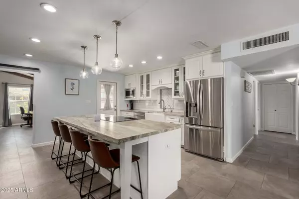 3923 S Dorsey Ln, Tempe, AZ 85282-5710