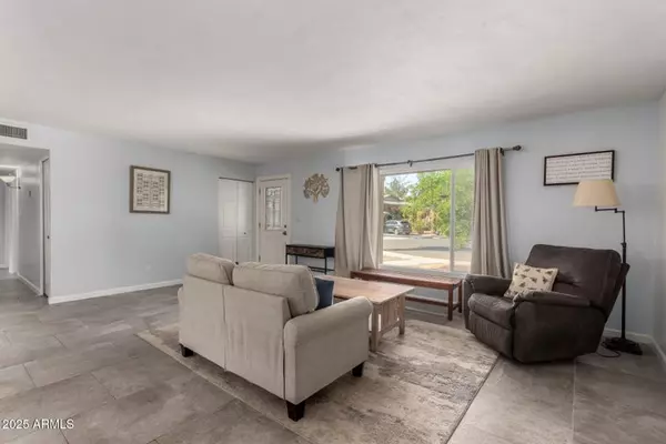 3923 S Dorsey Ln, Tempe, AZ 85282-5710