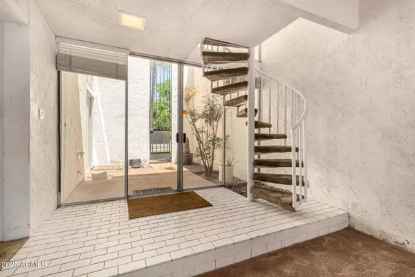 4648 N 40TH Street, Phoenix, AZ 85018