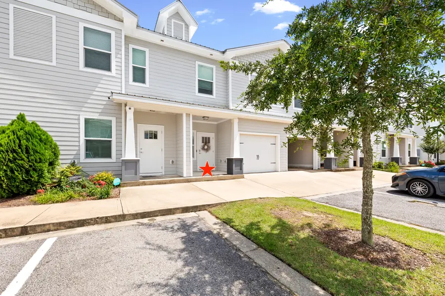 406 Date Palm Ln, Freeport, FL 32439