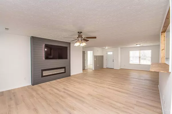 2670 Jenny Marie Dr, Xenia, OH 45385