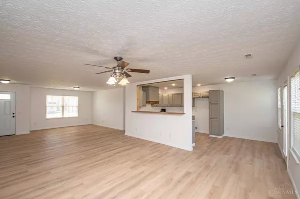 2670 Jenny Marie Dr, Xenia, OH 45385