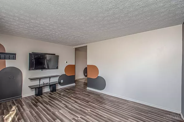 357 Farnsworth Dr, West Carrollton, OH 45449