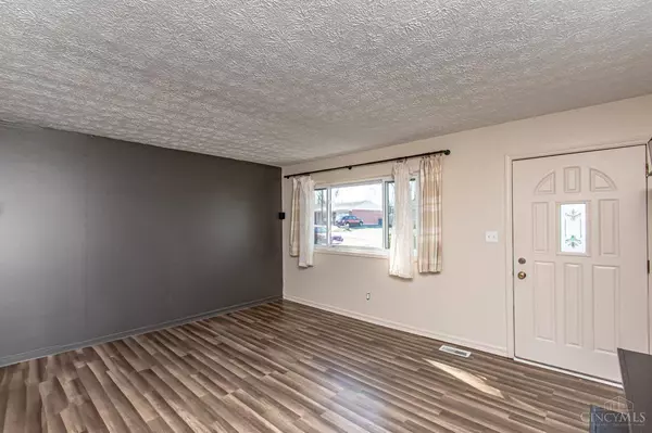 357 Farnsworth Dr, West Carrollton, OH 45449