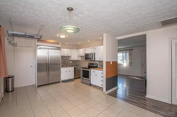 357 Farnsworth Dr, West Carrollton, OH 45449