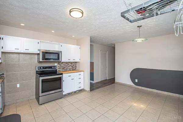 357 Farnsworth Dr, West Carrollton, OH 45449