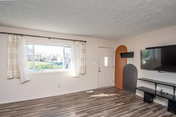 357 Farnsworth Dr, West Carrollton, OH 45449