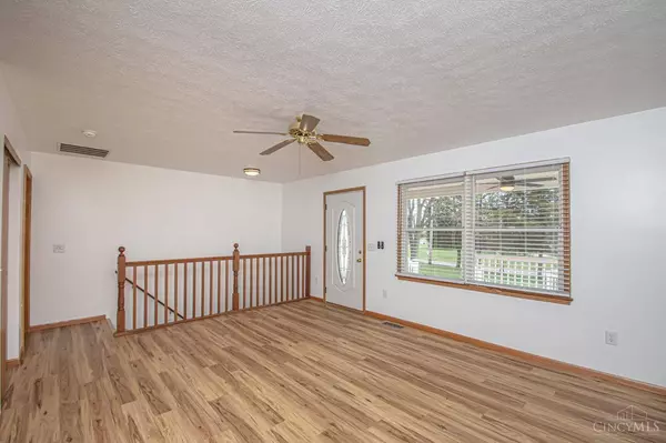 571 Lakengren Dr, Eaton, OH 45320