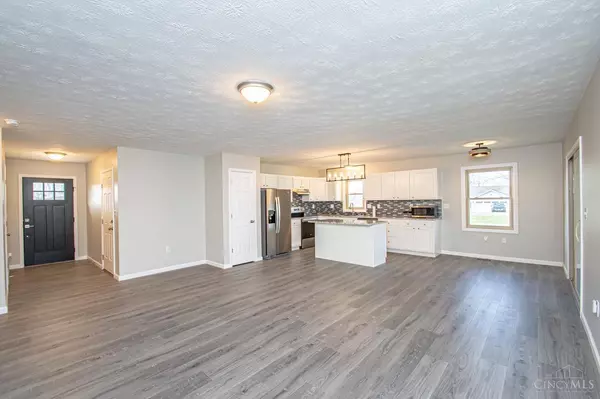 120 Saxon Cv, Eaton, OH 45320