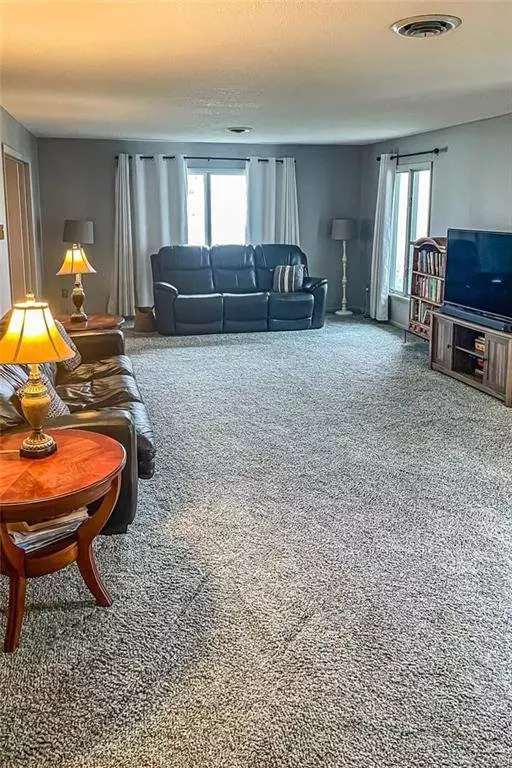 123 S Main Street, Paynt, OH 45880