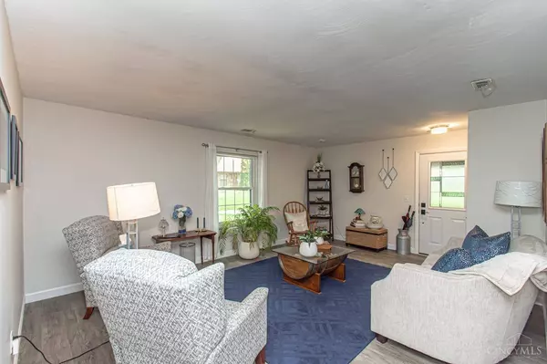 800 Pine Needles Dr, Washington Twp, OH 45458