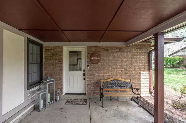 800 Pine Needles Dr, Washington Twp, OH 45458